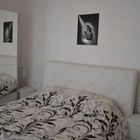 דירה Daniel Apartman *
